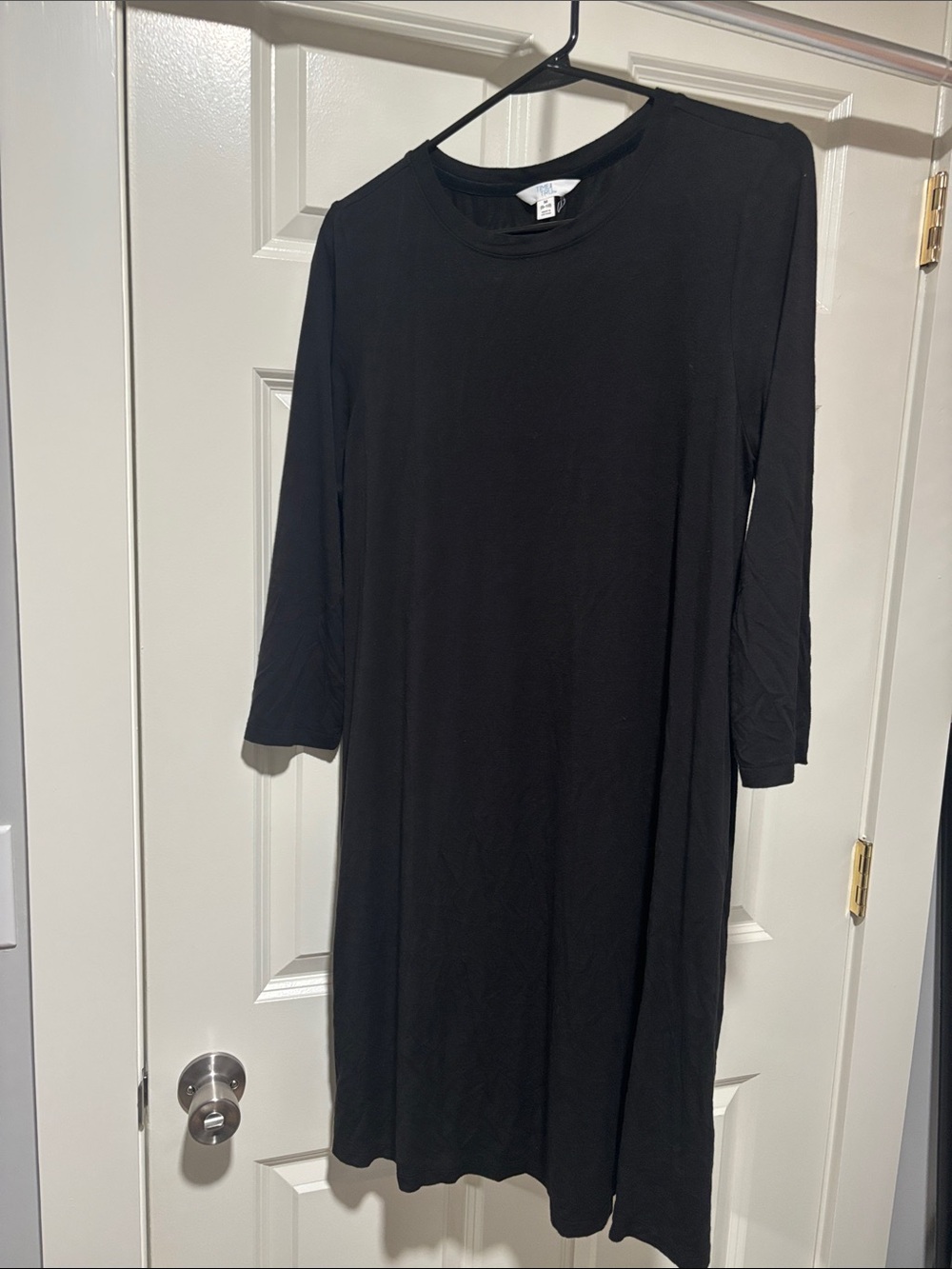 Time and Tru Black Midi Shift Dress with Three-Quarter Sleeves with Pockets
